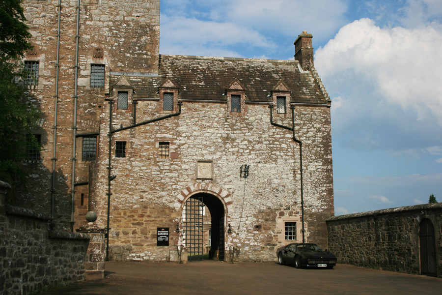 Drummond Castle Gardens and Ardoch Roman fort Stravaiging around Scotland